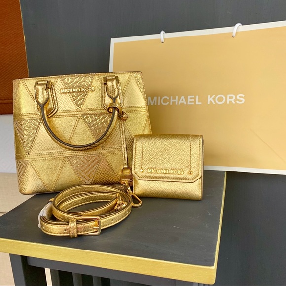 Michael Kors Handbags - Michael Kors Bag and Wallet Set